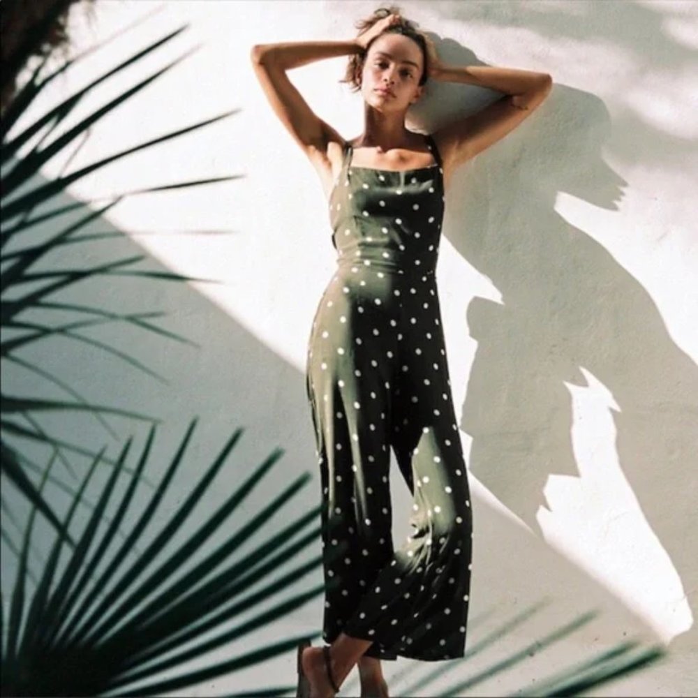 NWOT Anthropologie green jumpsuit with bow tie in the back - Picture 3 of 9